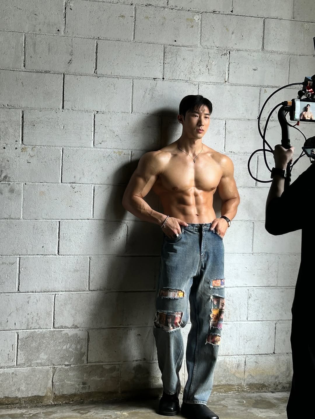 Photo shared by 🇰🇷IFBB PRO WOO HYUNG JAE (우형재) on July 10, 2025 tagging @angeloshin_world. May be an image of 2 people, biceps, people bodybuilding and text.