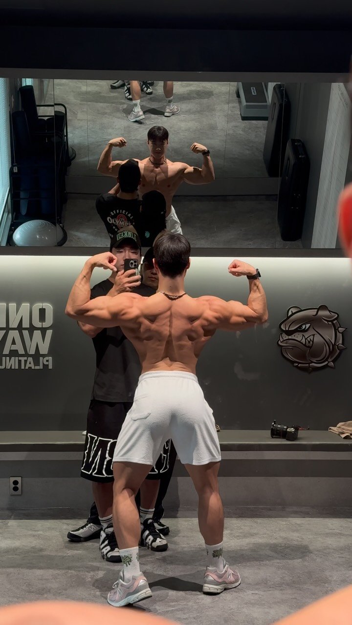 ifbbpro_mr.woo 게시물 이미지: 오늘 하루종일 운동하고 운전하느라 늦은 업로드.
함께 촬영을 동행해준...