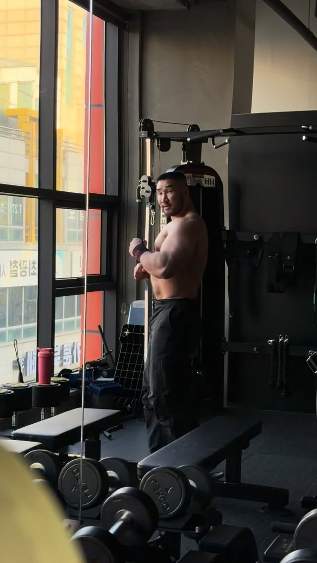 ifbbpro_seok 게시물 이미지: 센터 휴무날 하는 운동이 제일잘되는 나만의 공간

1. 체중계 숫자만 올리는 증량은...