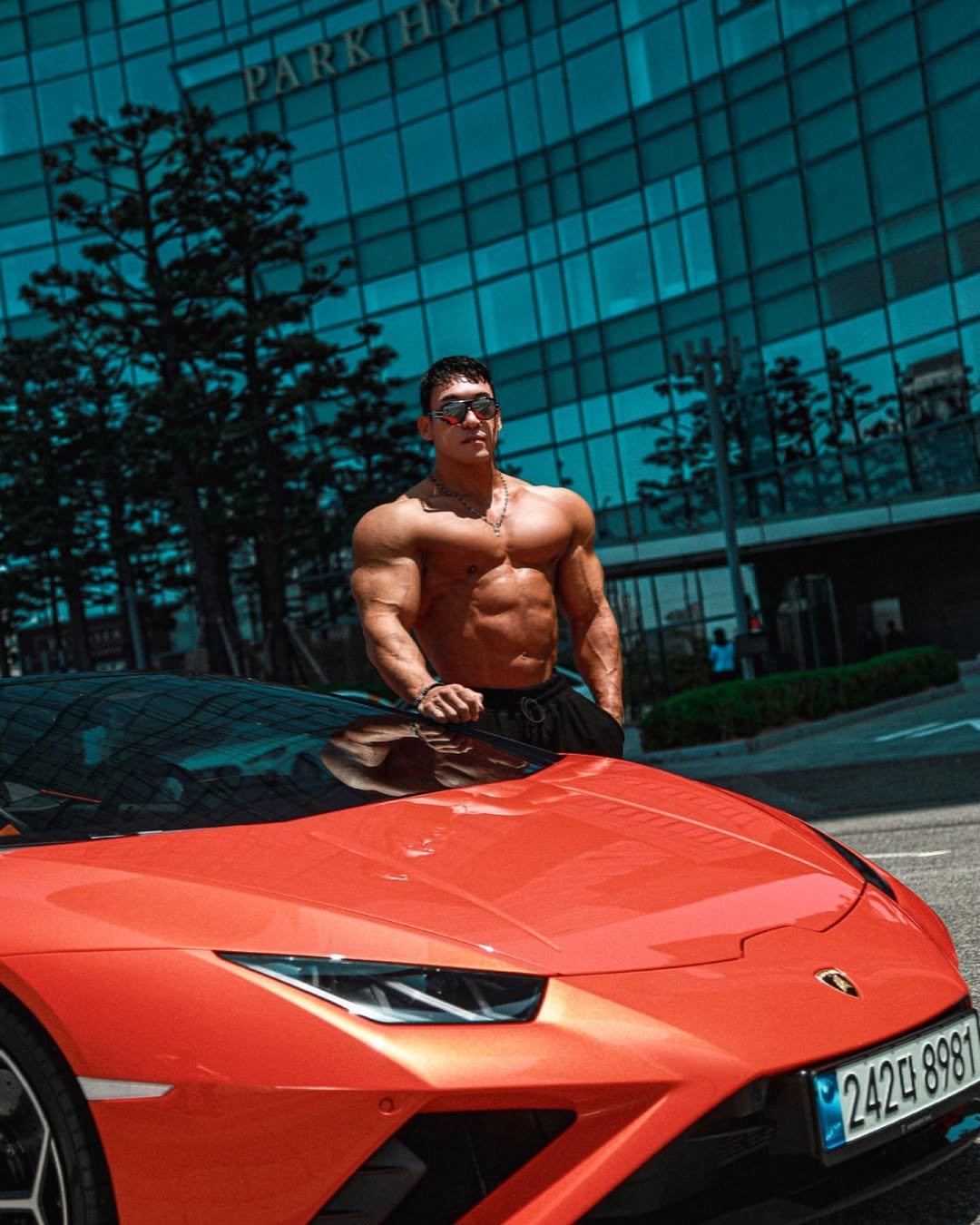ifbbpro_shin 게시물 이미지: .
여름에는 나시 , 얇은티 하나 걸쳐서 
간지나고 멋져보이고 이뻐보이는것이...