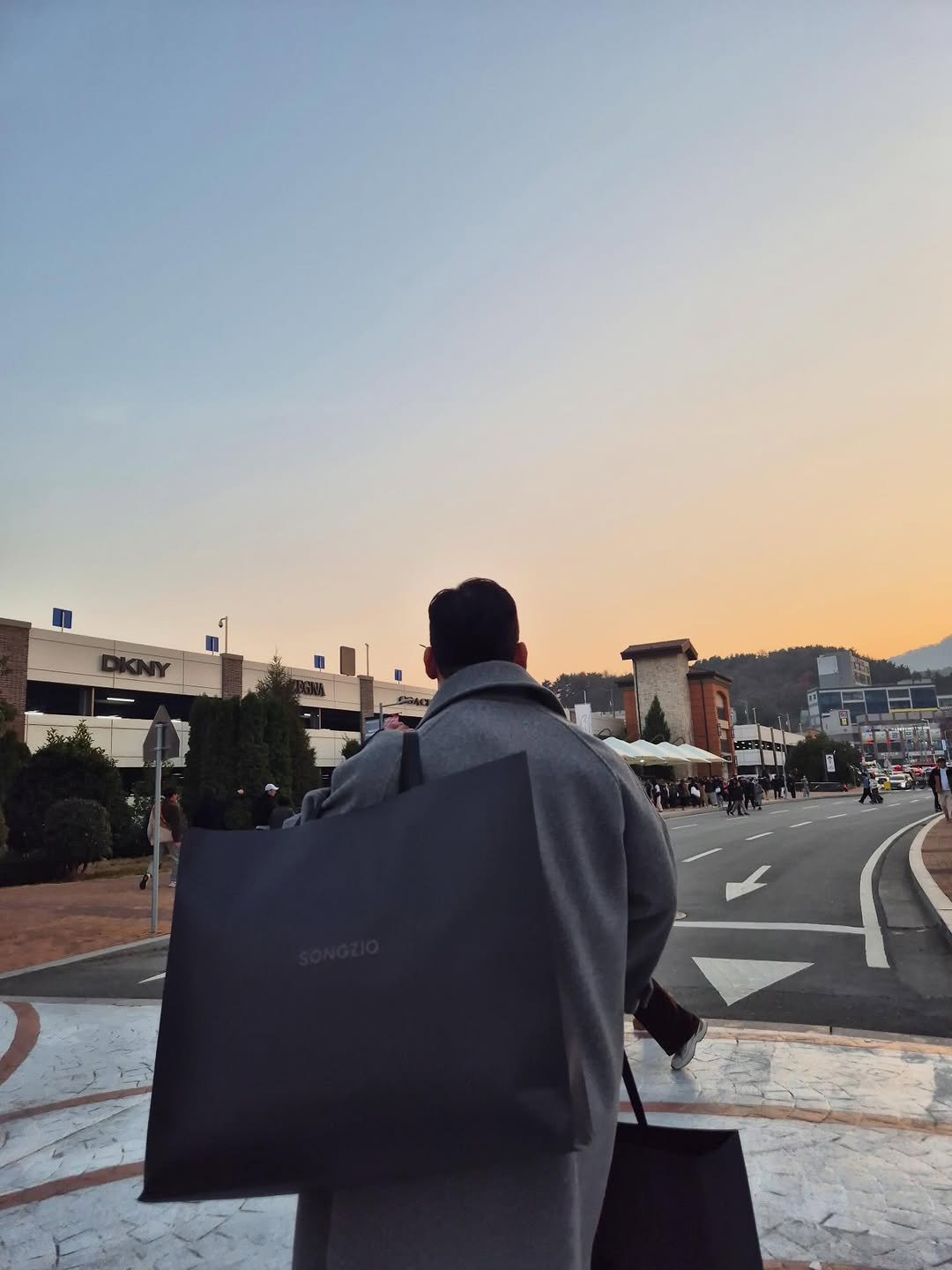 ifbbpro_shin 게시물 이미지: .
정신없는 일상을 보내며 
이 또한 기분전환
이번 한주도 지나갔다
지나간 시간은...