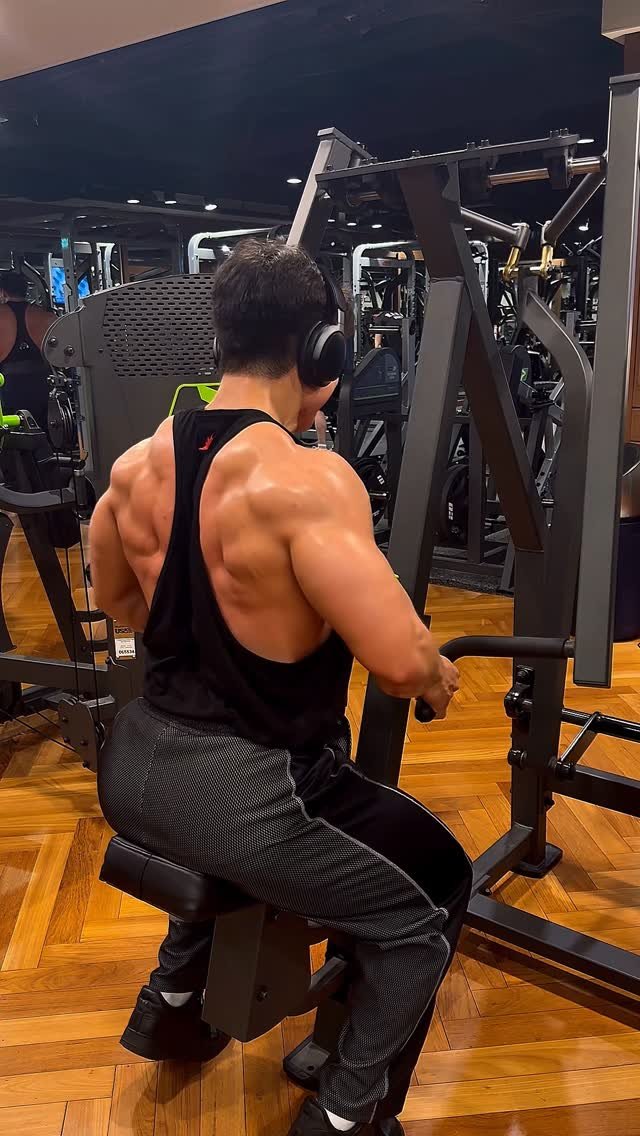ifbbpro_soo 게시물 이미지: Pull day🔥
-랫풀다운
-원암 하이로우
-로우로우
-루마니안...