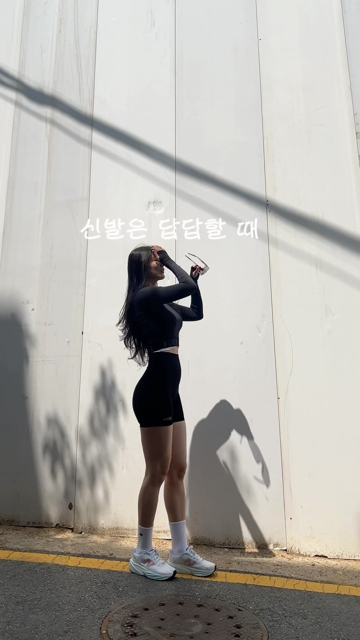 ifbbpro_suju 게시물 이미지: 혹시 아직도 쪼리 유목민이신가요?
160g 초경량 무게에 5cm 통굽인데도 편안한...