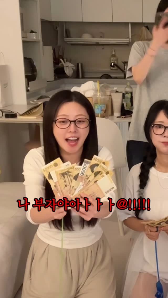 ifour_i4 게시물 이미지: 요즘 돈 쓸어 담는 아이뽀🤑
#광고
슈기가 알려준 방법으로 아이뽀 모두...