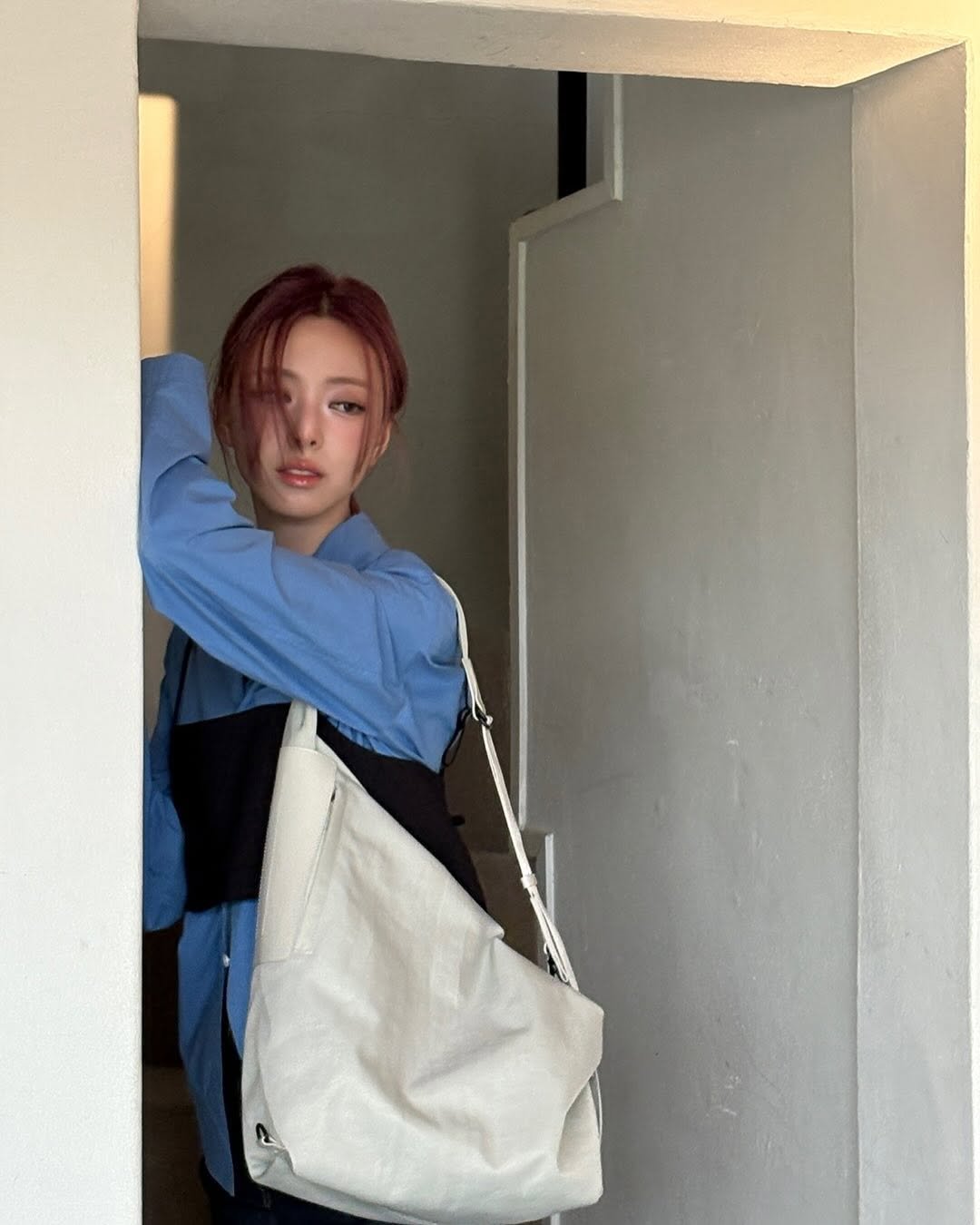 Photo by YUNA on September 03, 2025. May be an image of 1 person, tool bag, grocery bag, drawstring, sling, cornflower and text.