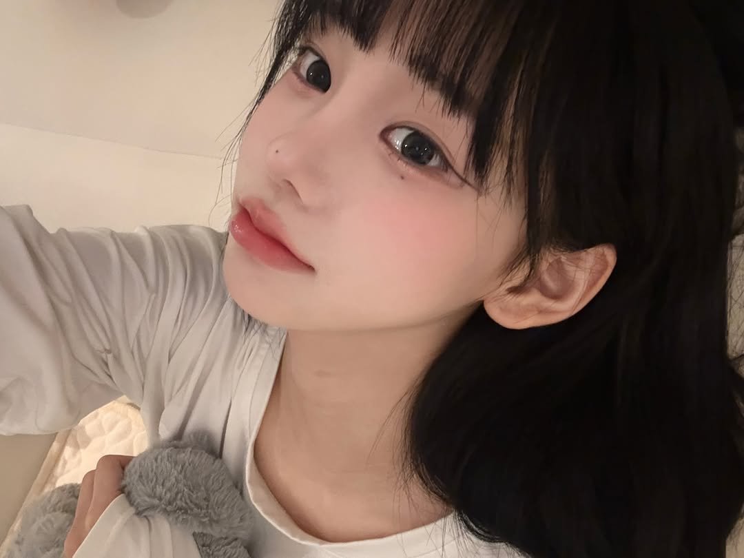 Photo by 오연하 on December 19, 2025. May be an image of one or more people, hair and text.