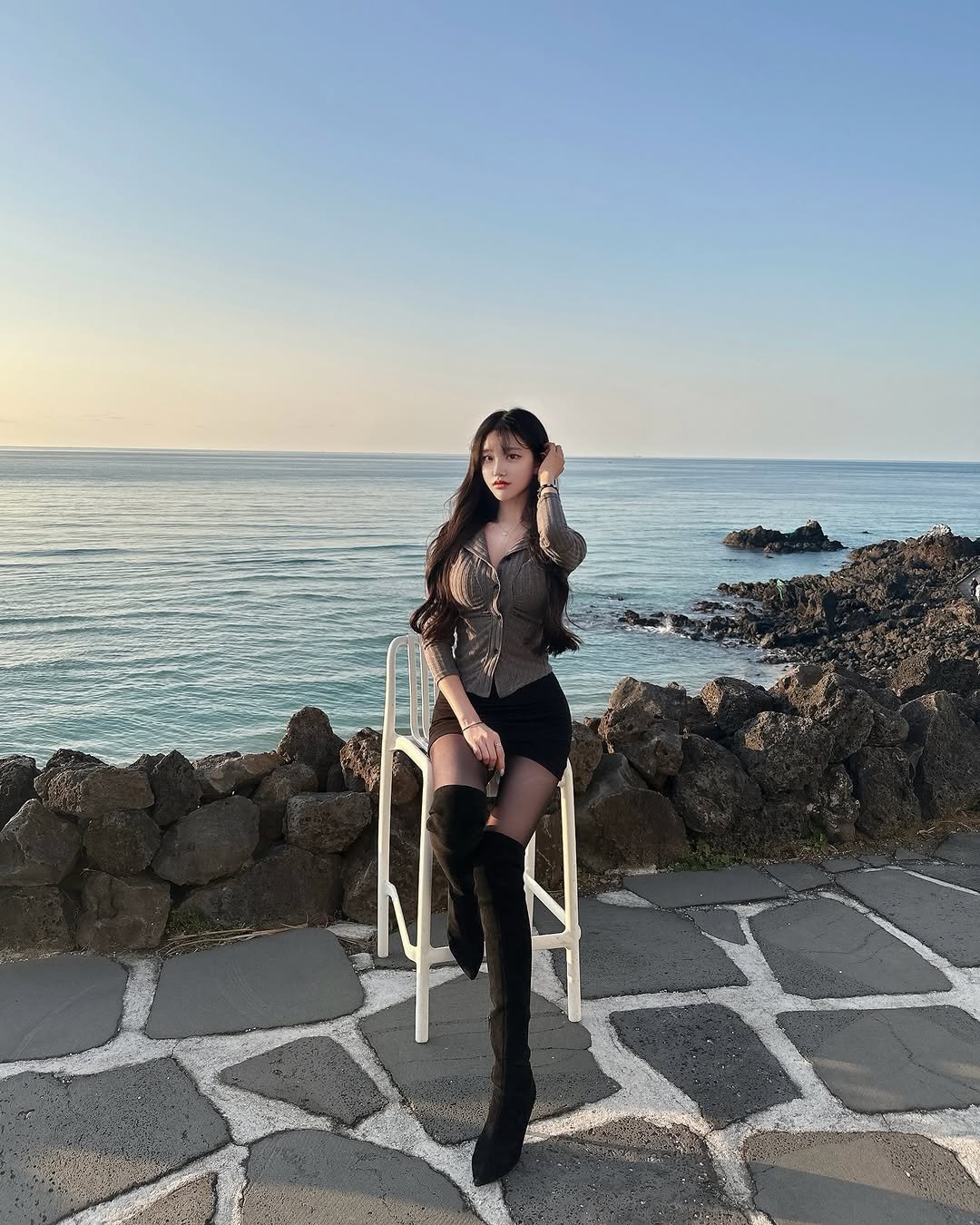 Photo by 숨니 on December 31, 2025. May be an image of ocean, coast and text.