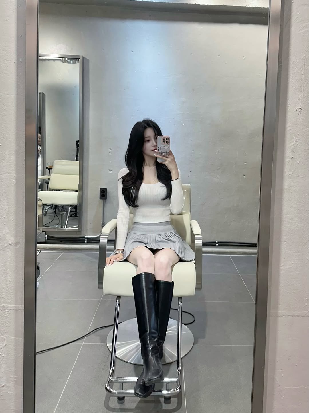Photo shared by 숨니 on December 22, 2025 tagging @u_chaiiii. May be an image of one or more people, hair, hair dryer, mirror, chair and text.