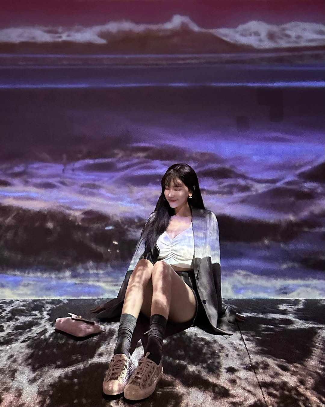 Photo by 숨니 on October 04, 2025. May be an image of 1 person and text.