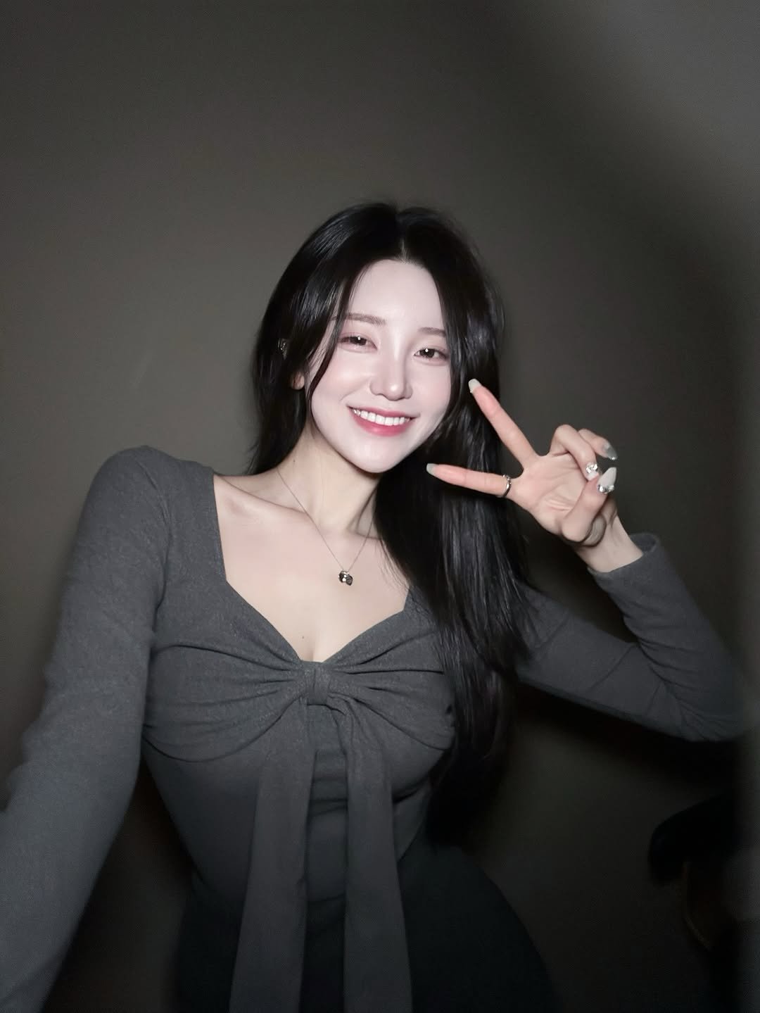 Photo shared by 숨니 on February 19, 2026 tagging @makedentalclinic. May be an image of one or more people, hair, top and text.