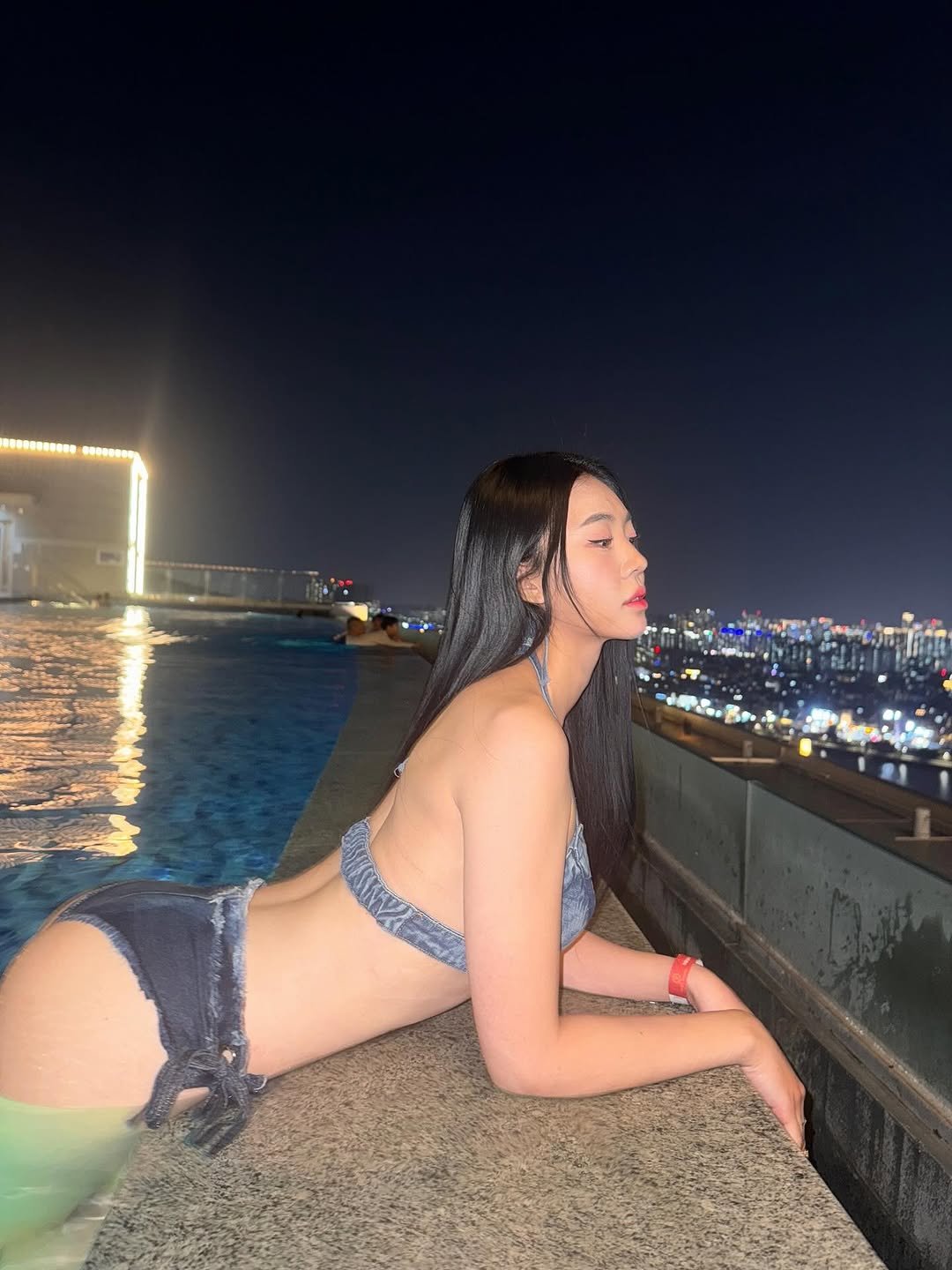 iii_17.0 게시물 이미지: 덕분에 행복한💕🌙