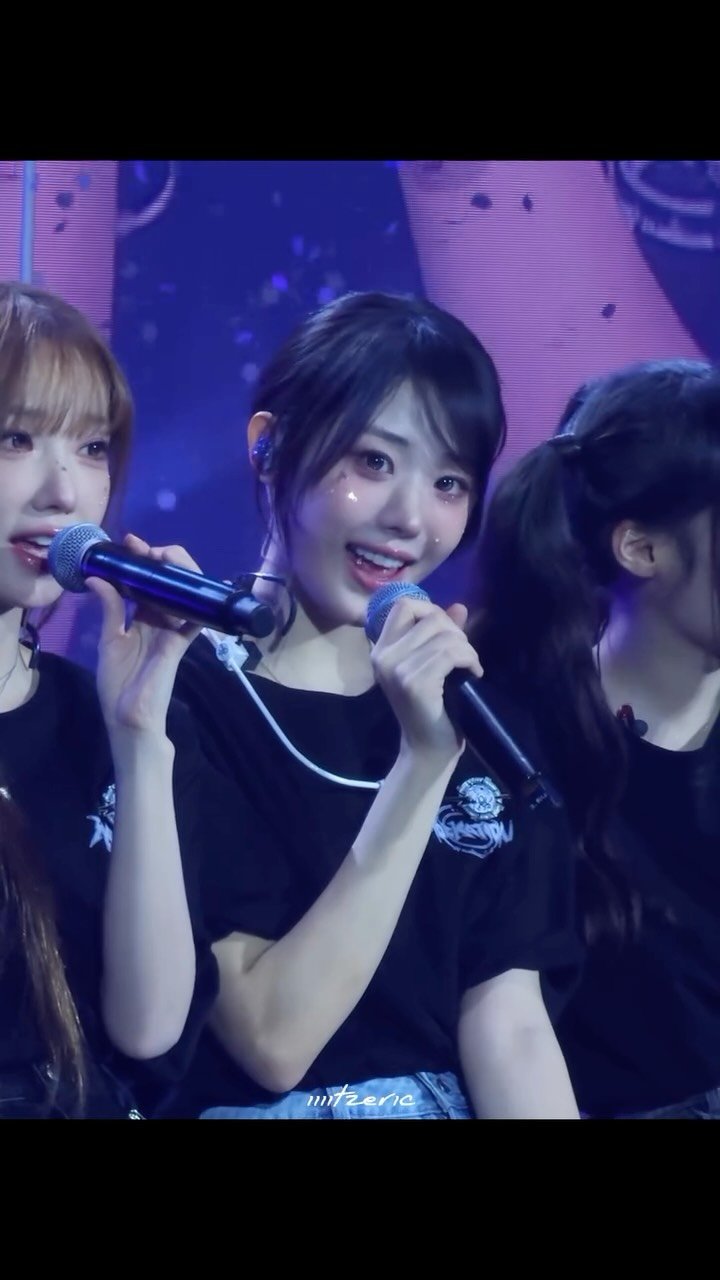 iiiitzeric 게시물 이미지: 很幸福的兩天 情人節快樂🩵

🎬QWER 1ST WORLD TOUR...