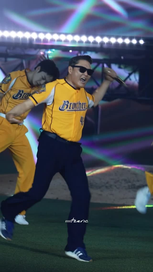 iiiitzeric 게시물 이미지: 震穿大巨蛋的能量❤️
🎵DADDY by PSY

#psy #daddy
