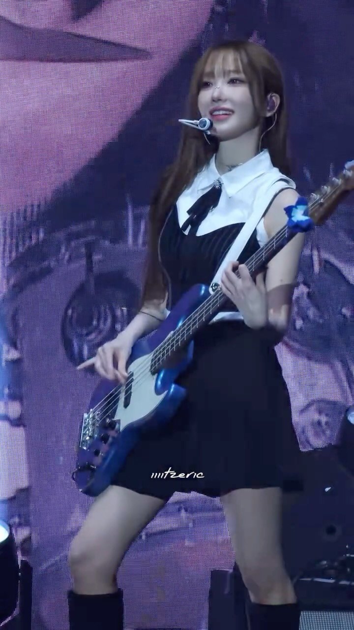 iiiitzeric 게시물 이미지: 🎬QWER 1ST WORLD TOUR ＜ROCKATION＞ in...