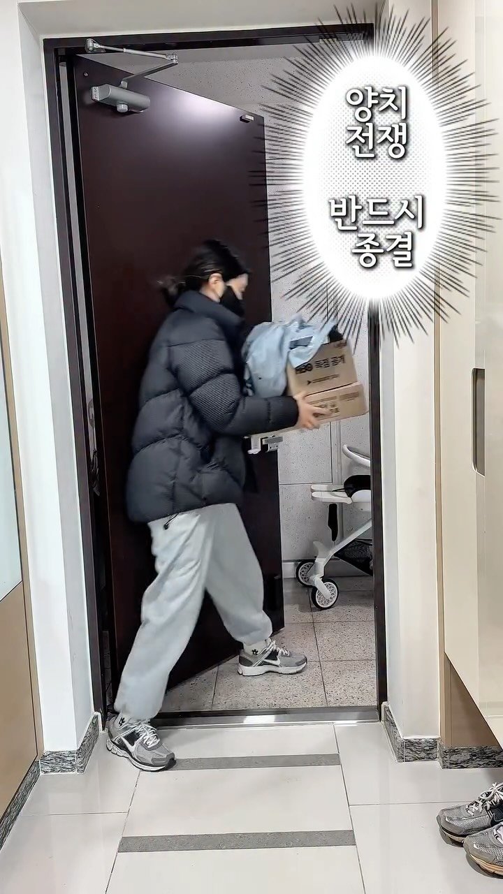 iiinimama_ 게시물 이미지: 한동안 잘 하더니
다시 시작된 양치 전쟁…🔥

매일 반복되는 양치 전쟁에
등원...