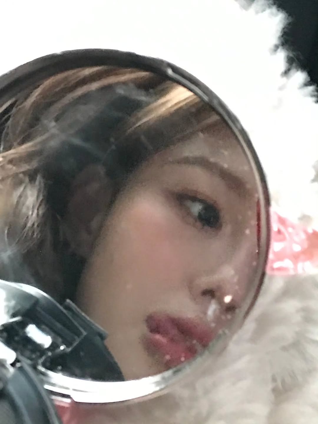 Photo by 김채현 KIM CHAEHYUN on February 04, 2026. May be a selfie of one or more people, hair, parka, mirror and text.