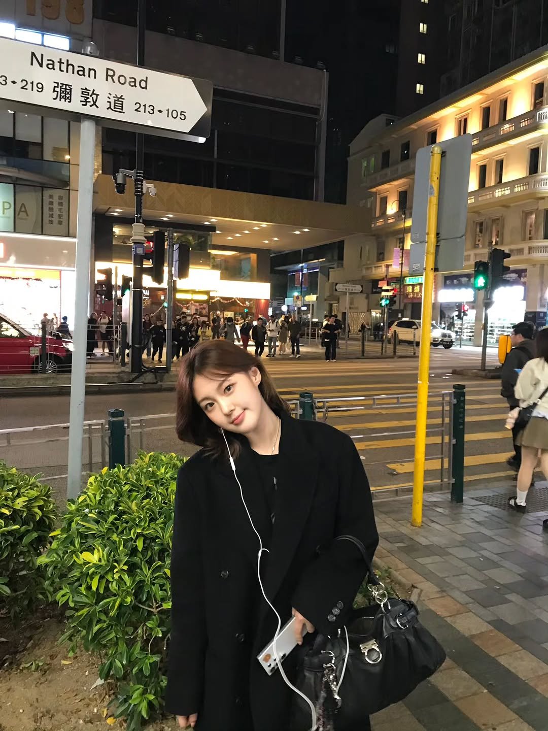 Photo by 김채현 KIM CHAEHYUN on December 13, 2025. May be an image of one or more people, hair, duffle coat, overcoat, jacket, blazer, parka, street and text.