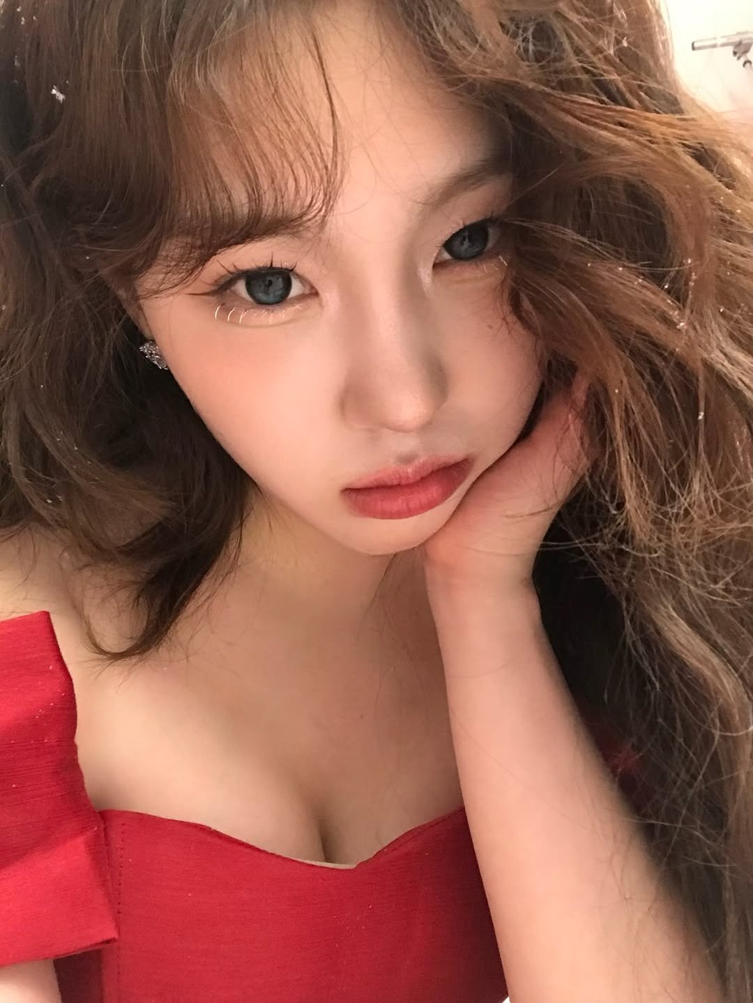 Photo by 김채현 KIM CHAEHYUN on December 14, 2025. May be an image of one or more people, hair and text.