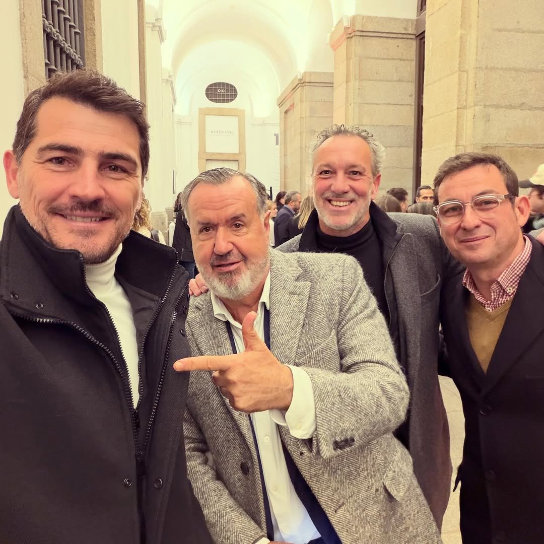 Photo by Iker Casillas in Valencia, España with @luisgomezparra_, @jscastrodominguez, and @dr.angelmartin. May be an image of one or more people and text.