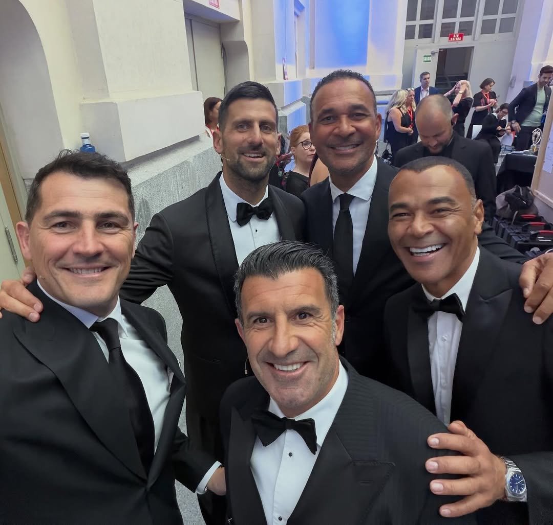 Photo by Iker Casillas in Madrid, España with @djokernole, @luis__figo, @ruudgullit, and @cafu2. May be an image of one or more people, suit, dinner jacket, bowtie and text.