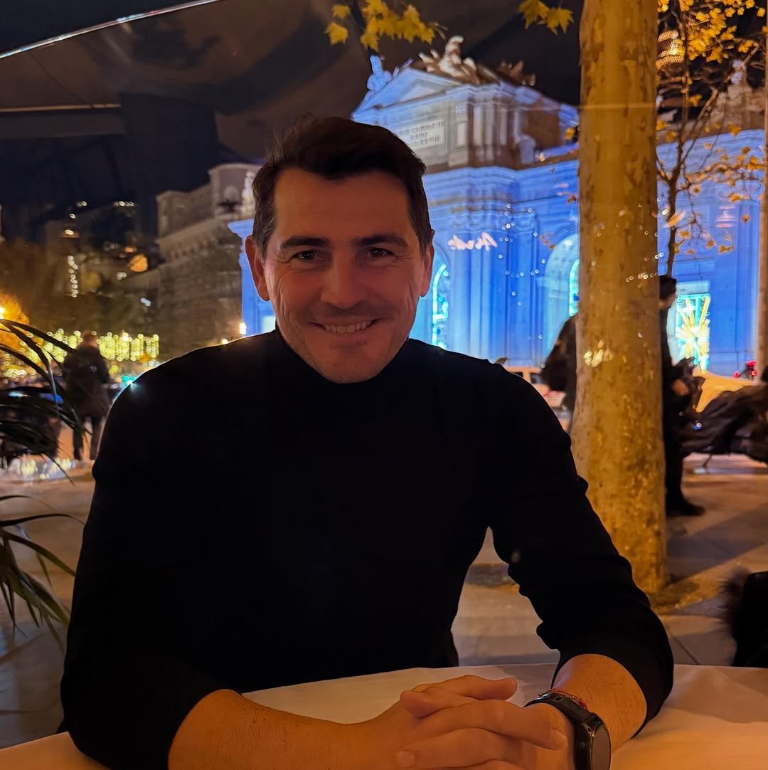 Photo by Iker Casillas in Puerta de Alcalá. May be an image of turtleneck and text.