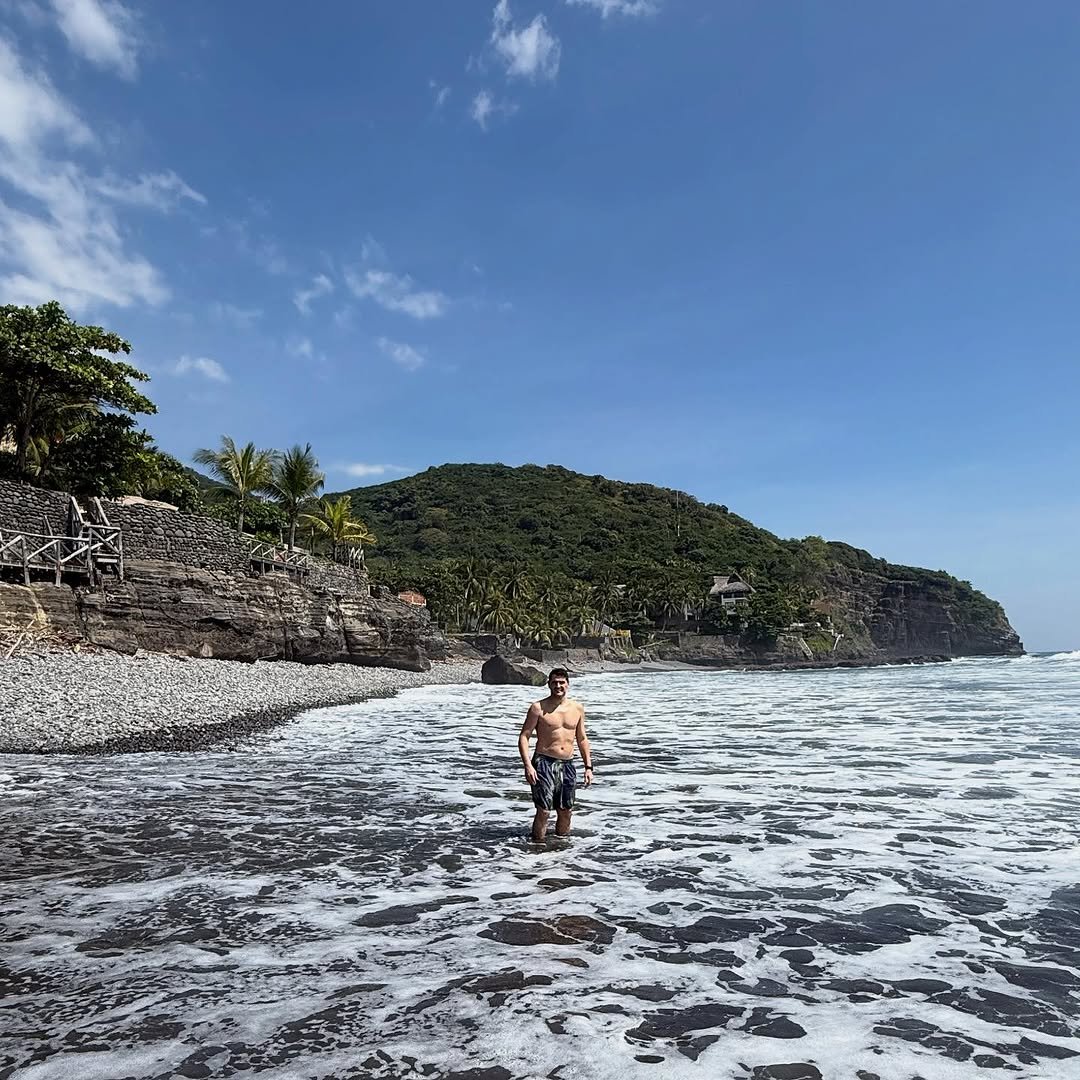 Photo by Iker Casillas in El Zonte, La Libertad, El Salvador. May be an image of ocean, beach and text.