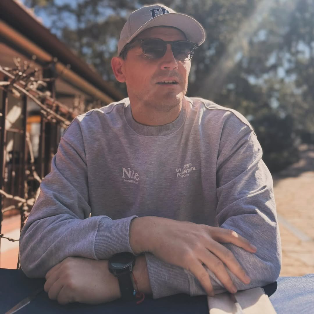 Photo by Iker Casillas on March 14, 2026. May be a selfie of one or more people, wrist watch, hat, fleece, sweatshirt and text.