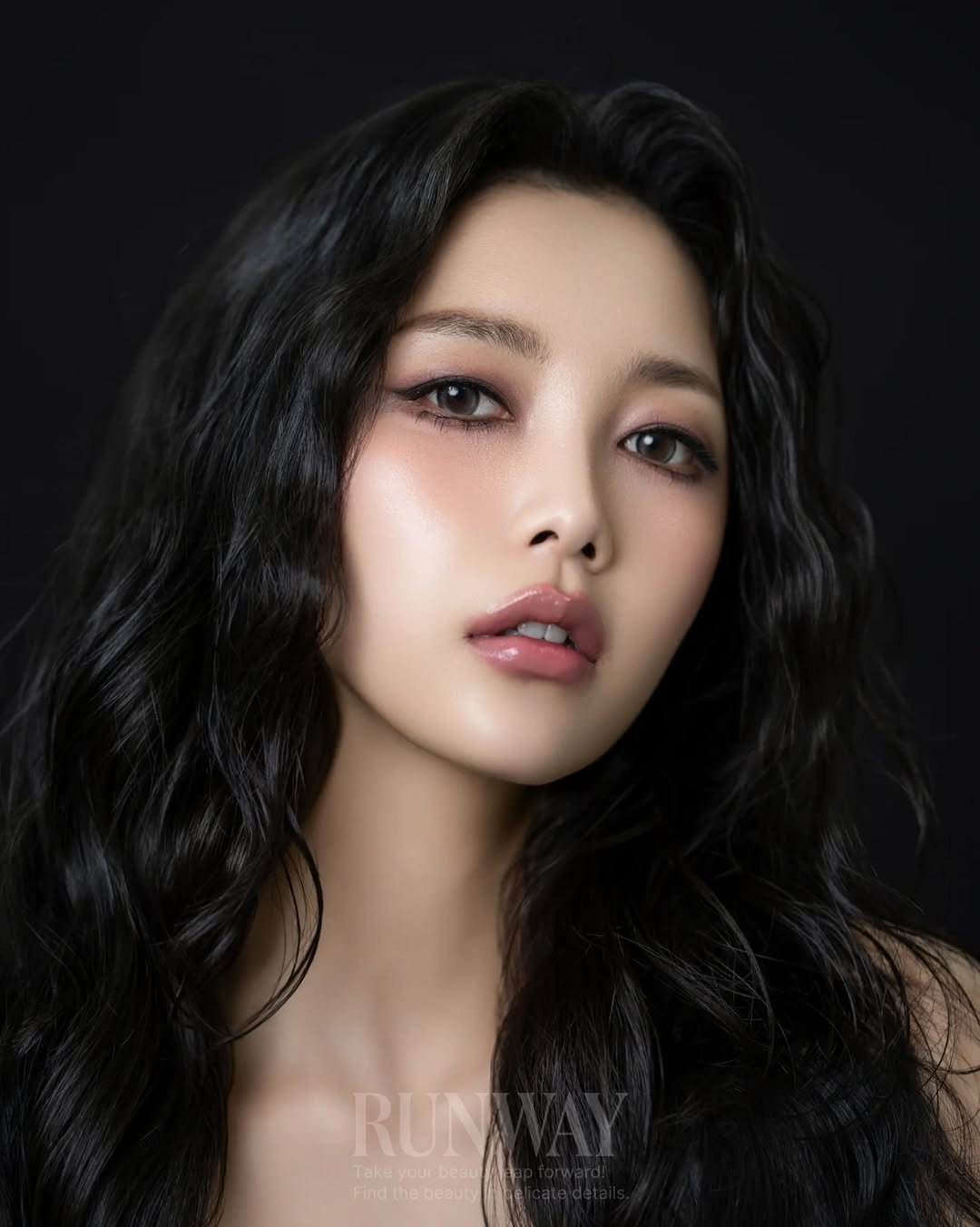 iknow.cho 게시물 이미지: 1 or 2 ?
하나만 골라주고 가요 예쁘니들 🖤
which one feels...
