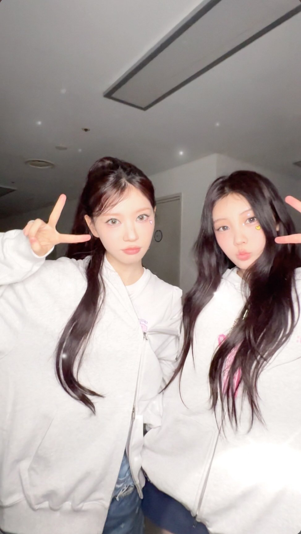 illit_official 게시물 이미지: 꽉잡아 고갤들어~ 

#PRESS_START_SEOUL #ILLIT #아일릿