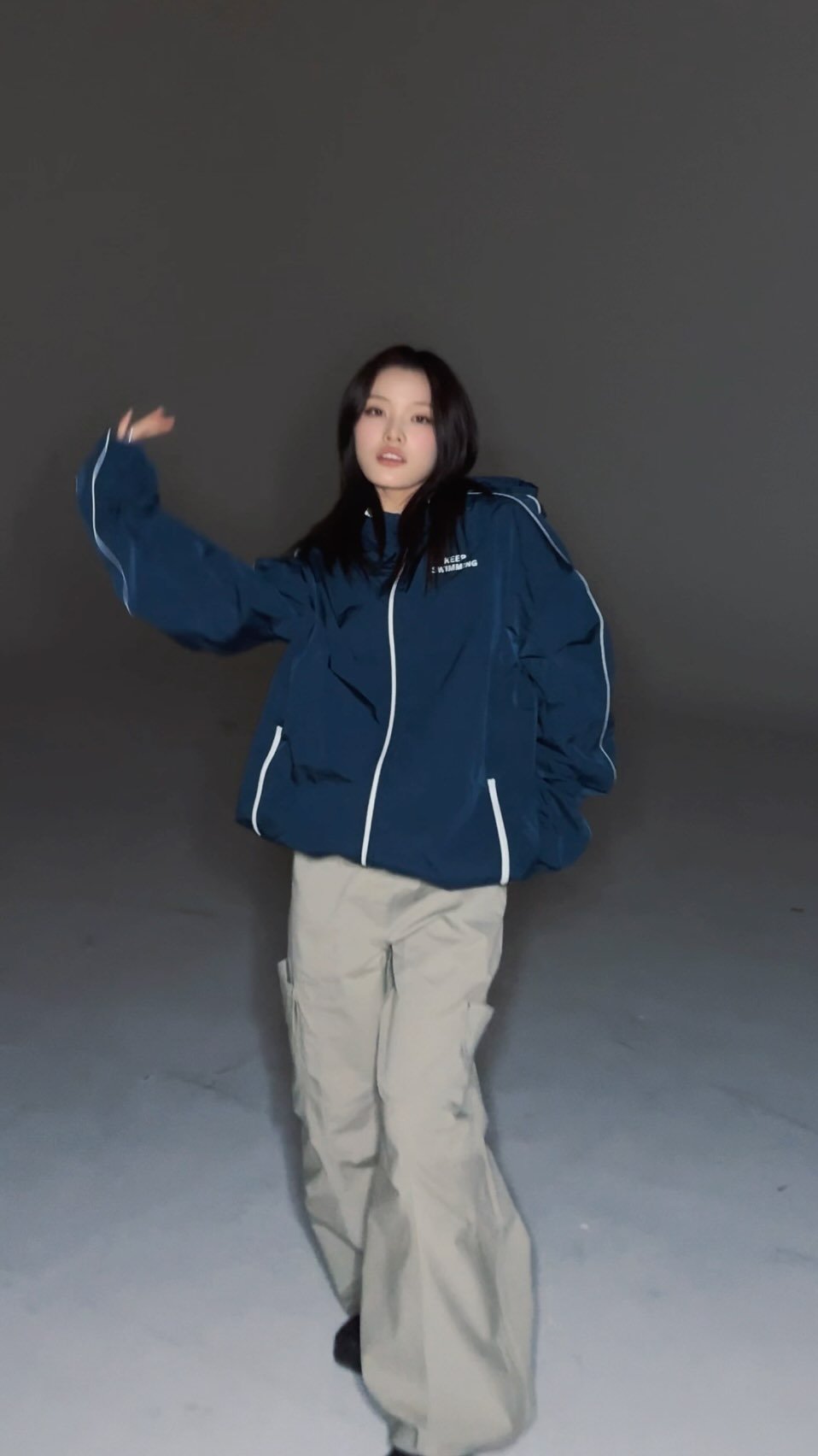 illit_official 게시물 이미지: @bts.bighitofficial Swim 🏊💙

#IROHA #ILLIT #아일릿