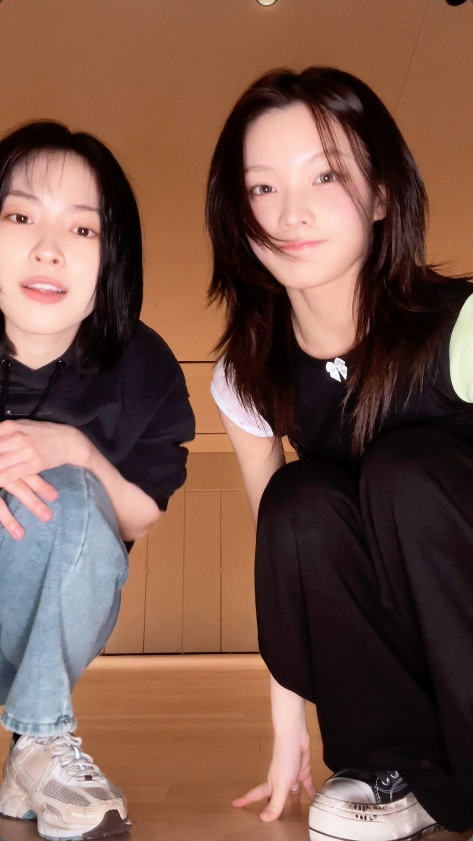 illit_official 게시물 이미지: 류진 선배님과 우반산스 ㅋㅋㅋ @iamfinethankyouandryu...