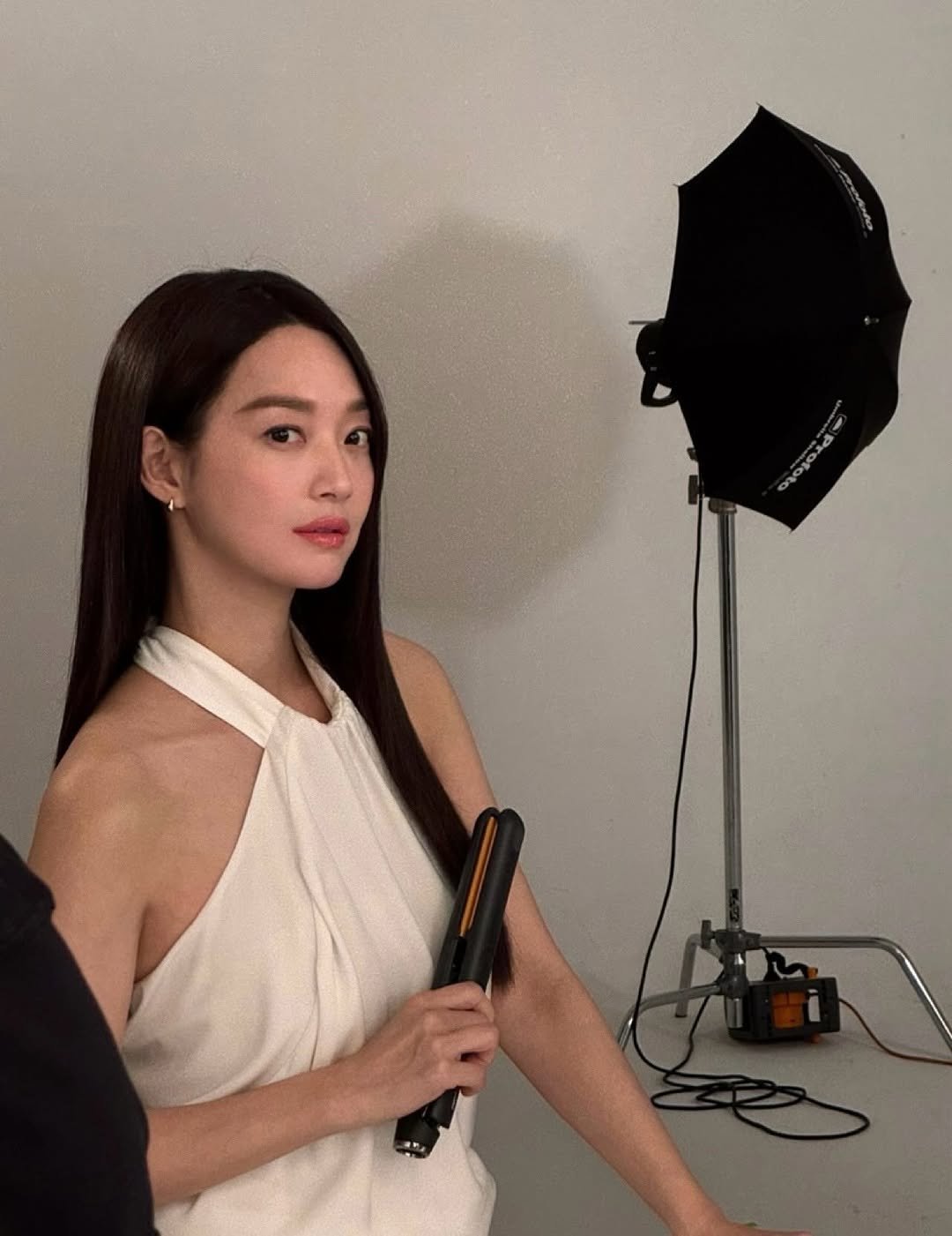 Photo by Shinmina on October 01, 2025. May be an image of 1 person, hair, makeup, top and text.