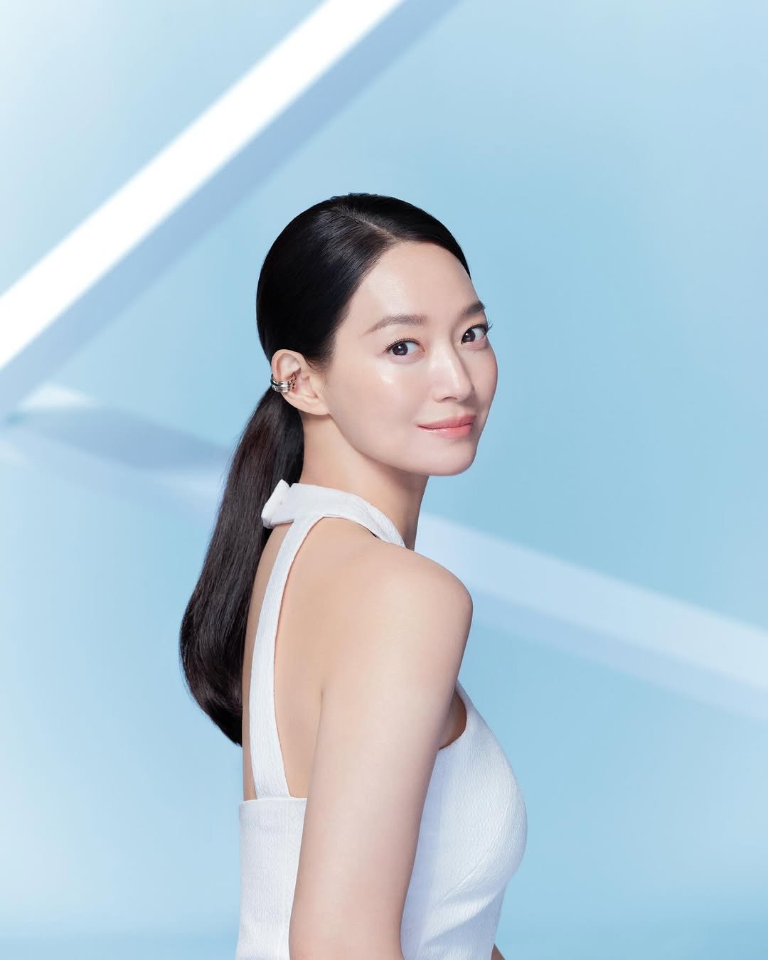 Photo by Shinmina on August 12, 2025. May be an image of 1 person, hair, makeup and text.