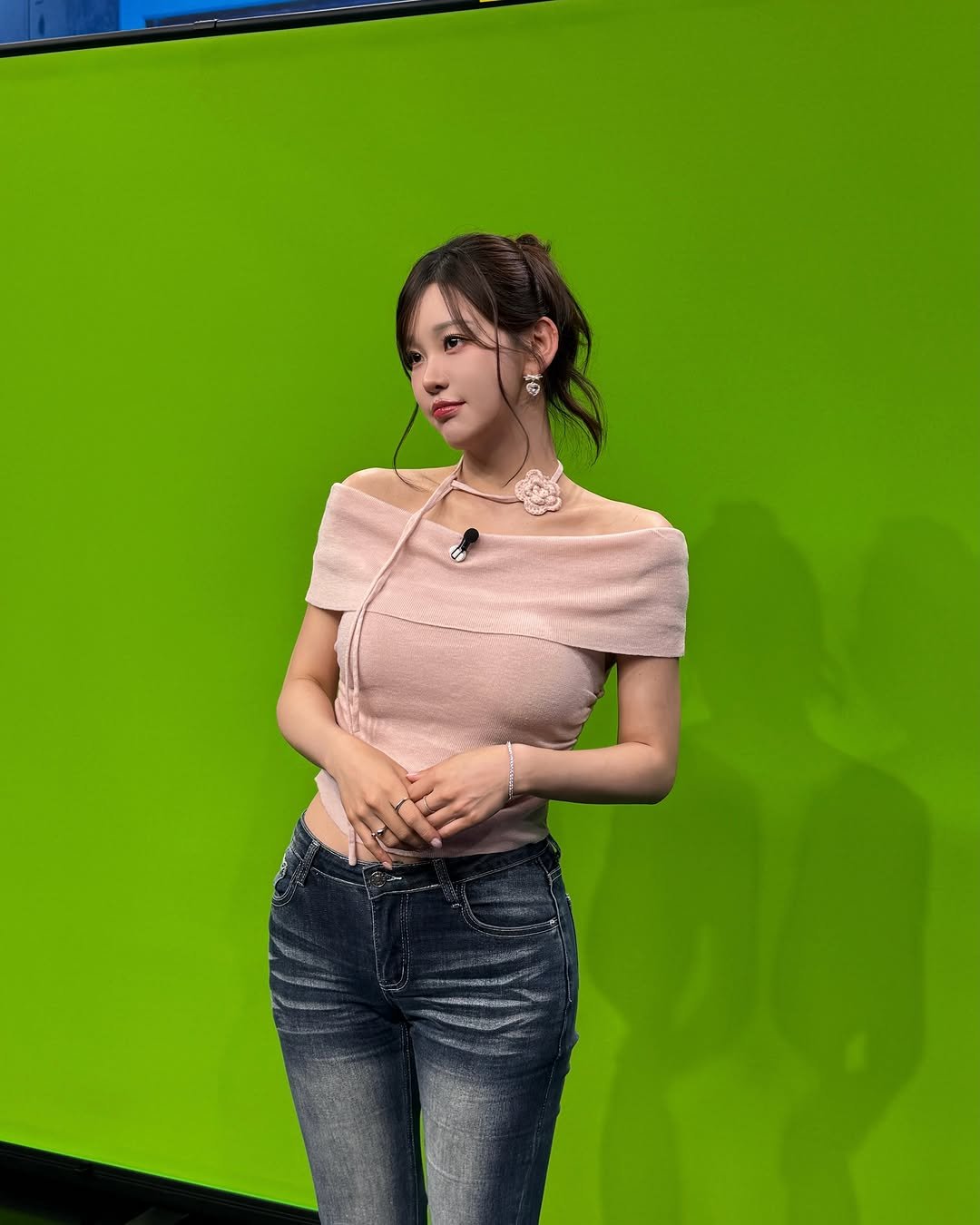 iloveunee 게시물 이미지: 무슨 촬영이게.
촬영 전 #손유나클리닉 다녀왔더니
쫜득하니 피부 상태 좋고요...