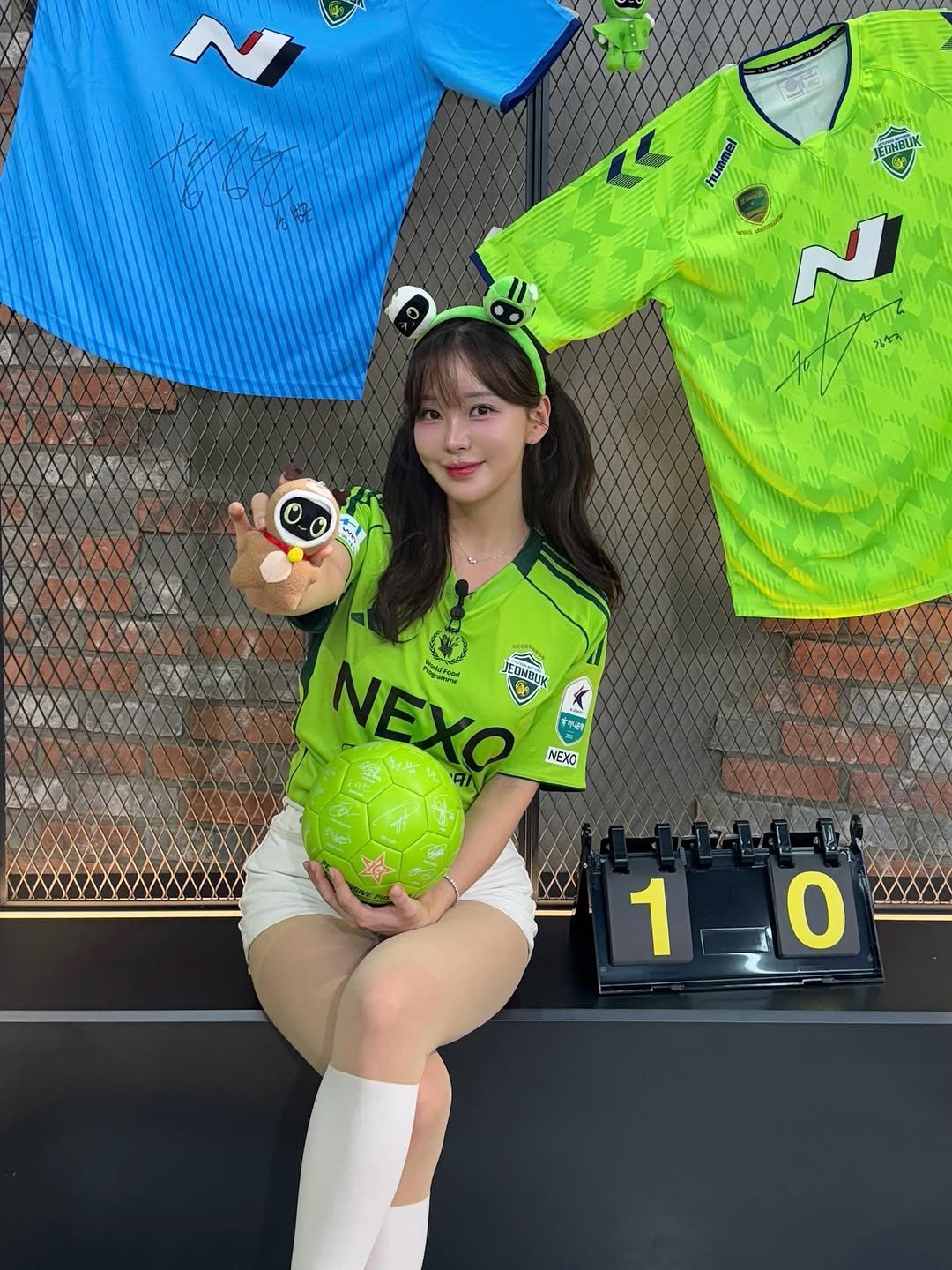Photo shared by 김윤희 아나운서 on November 13, 2025 tagging @jeonbuk1994, and @kleague. May be an image of football, soccer, sports equipment, sportswear, ball and text.