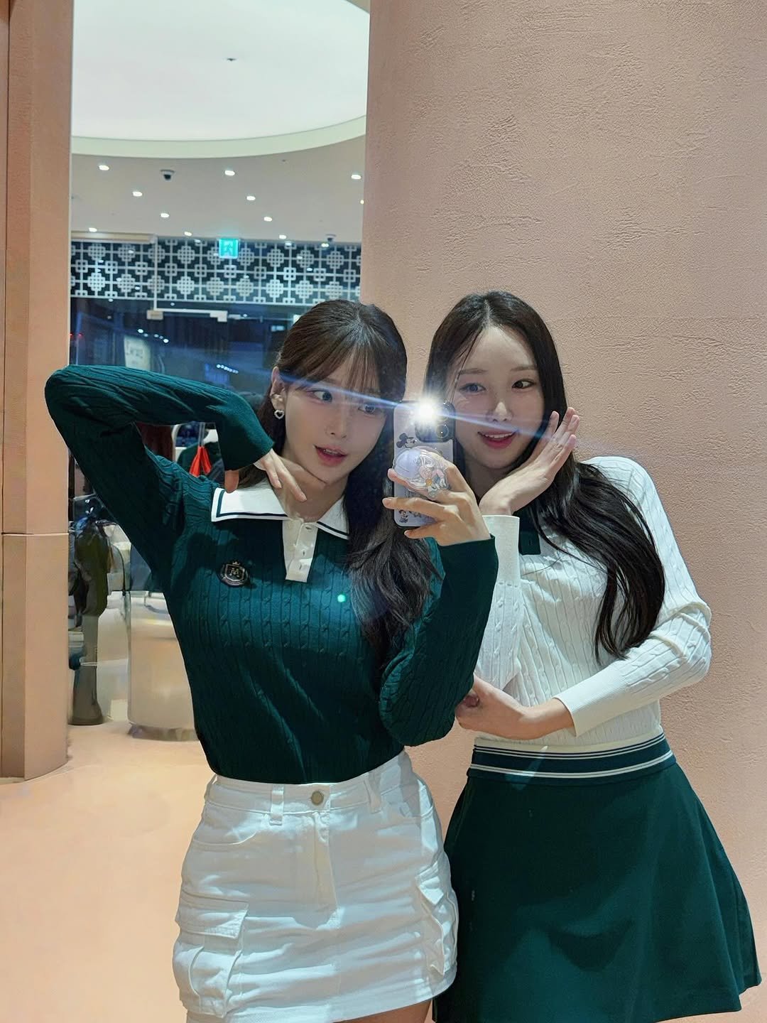 Photo by 김윤희 아나운서 on September 08, 2025. May be a selfie of 2 people, hair, miniskirt, mirror, top and text.