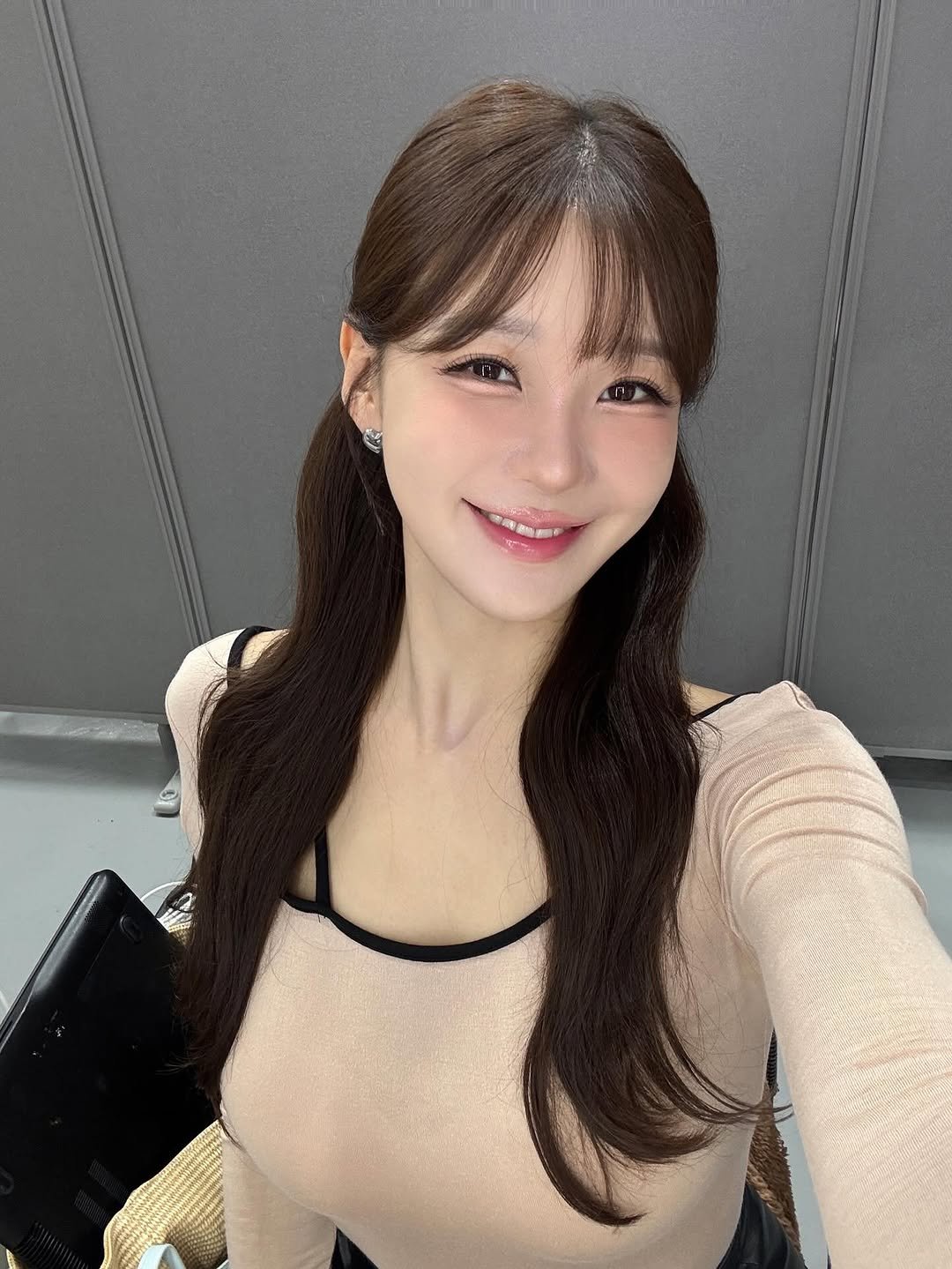 Photo shared by 김윤희 아나운서 on October 01, 2025 tagging @selfie_lamiche.k. May be an image of 1 person, hair and text.