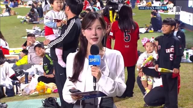 iloveunee 게시물 이미지: 카메라 뒤에선 엄마가 구도 잡아주시구
앞에선 아빠가 아가들이랑 출연...