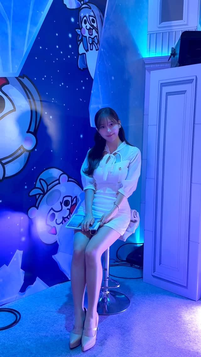 iloveunee 게시물 이미지: AGF2025 어느새 마지막 날이네요.

브더2를 사랑해주시는 유저분들,
또 저를...