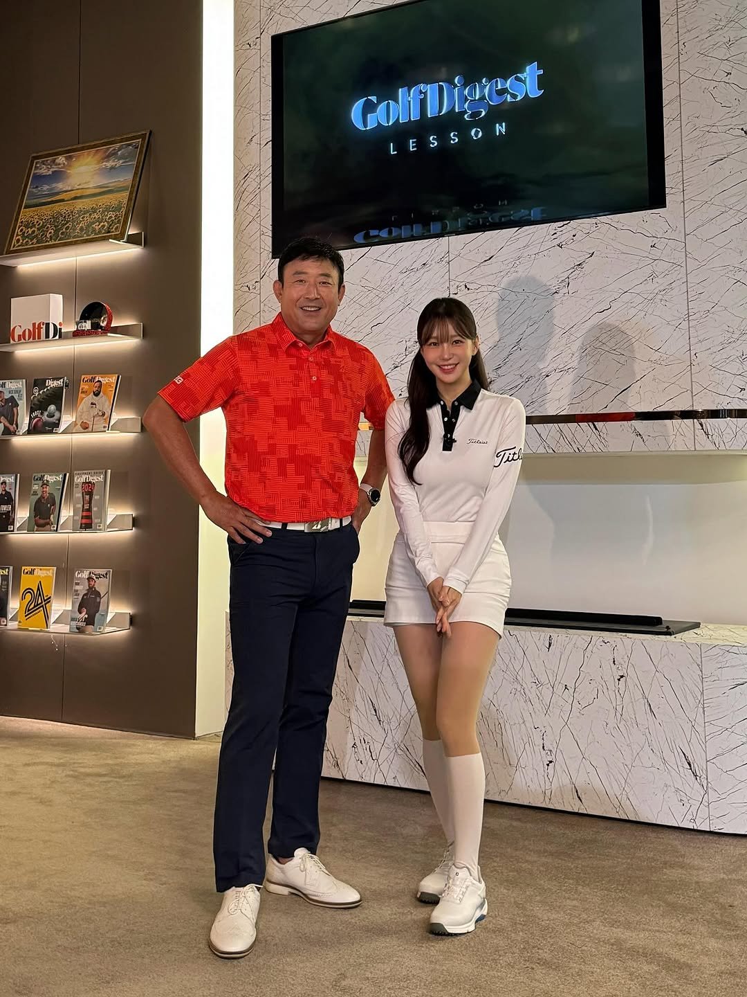 Photo shared by 김윤희 아나운서 on October 29, 2025 tagging @sonyounaclinic, and @douglas_koh. May be an image of golf, espadrilles, wingtip shoes, eyewear, sneakers, toecap shoes and text.