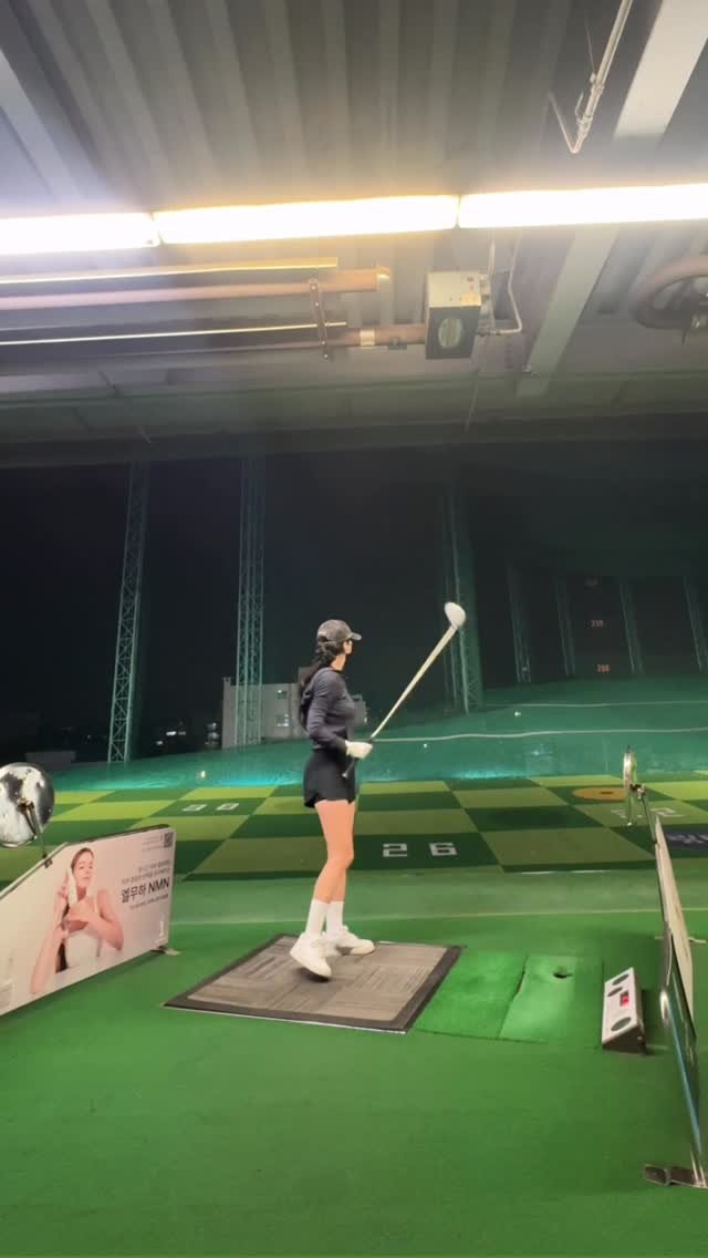 iloveunee 게시물 이미지: 올해는 연습 좀 할게요 𐔌՞ ܸ.ˬ.ܸ՞𐦯
헬스하고 나오니 날씨가 좋아 클럽 챙겨서...