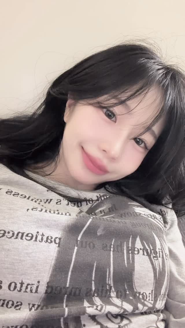 im9onveatyou 게시물 이미지: 내 최애 쿠션과 함께 화장하기 영상 + 잡담 
제가 예전에 공구하다 만난...