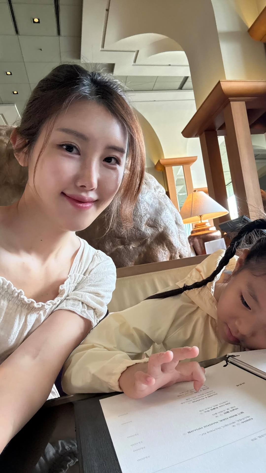 im_in__luv 게시물 이미지: #광고 저 이날도 피부 좋다는 소리 들었어요. 🤭

파데프리로 살고 있는 요즘
가장...