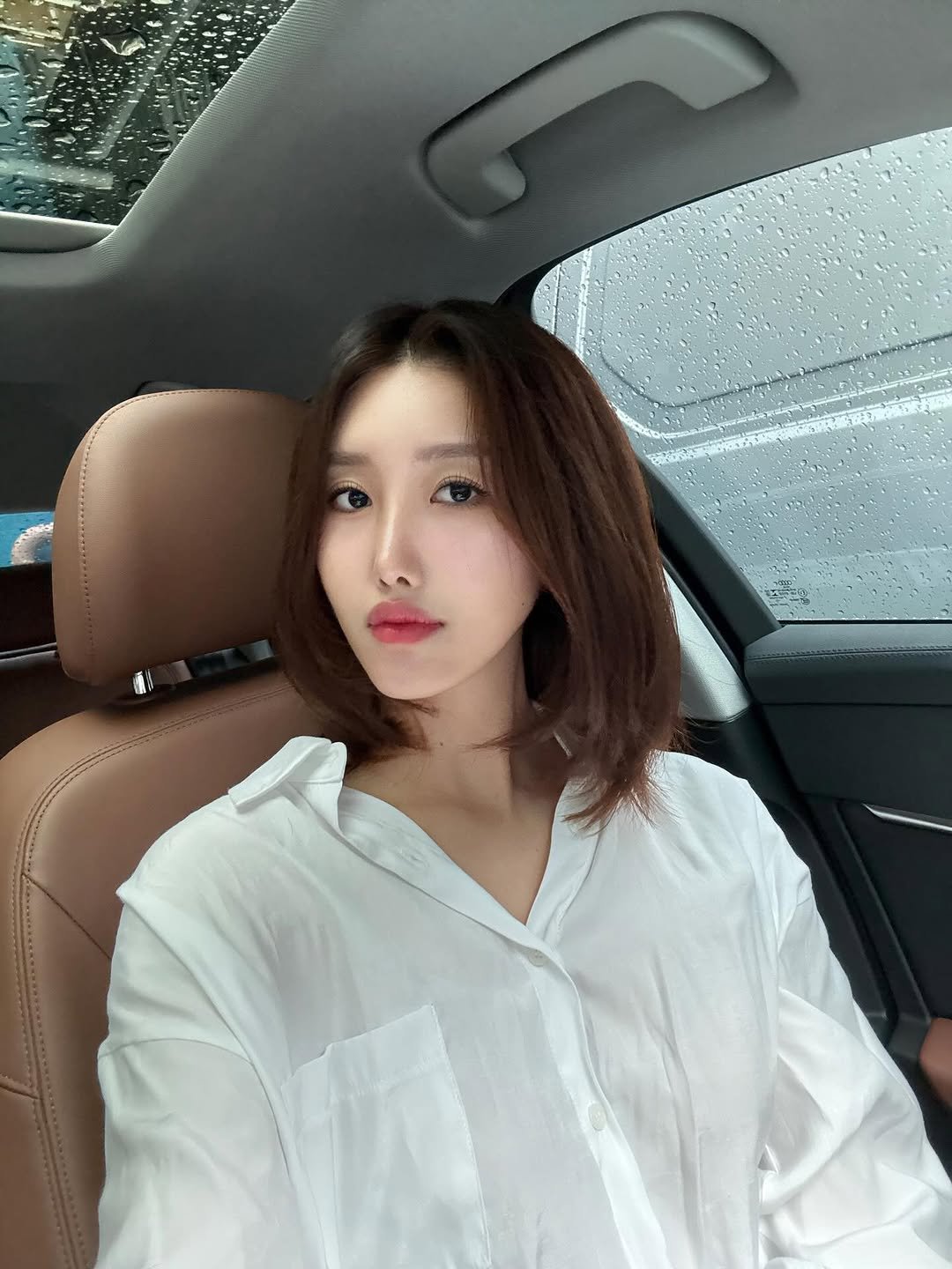 Photo shared by 라여사와 띠띠네 on September 27, 2025 tagging @junghan_hair. May be a selfie of 1 person, hair, car, top and text.