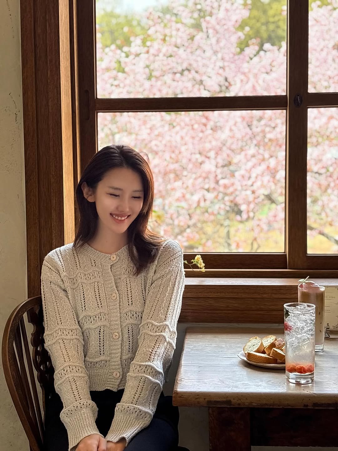 Photo by 라여사와 띠띠네 on April 16, 2026. May be an image of text.