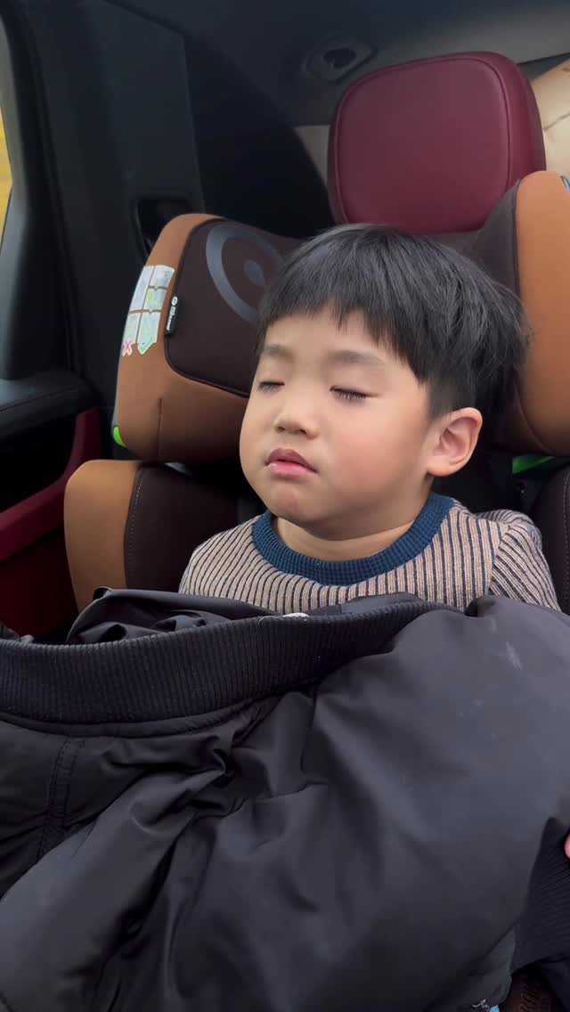 im_in__luv 게시물 이미지: #협찬 우리 귀염둥이들을 지켜주는 … 🖤🖤
@kinder.cleaning 

아이들...