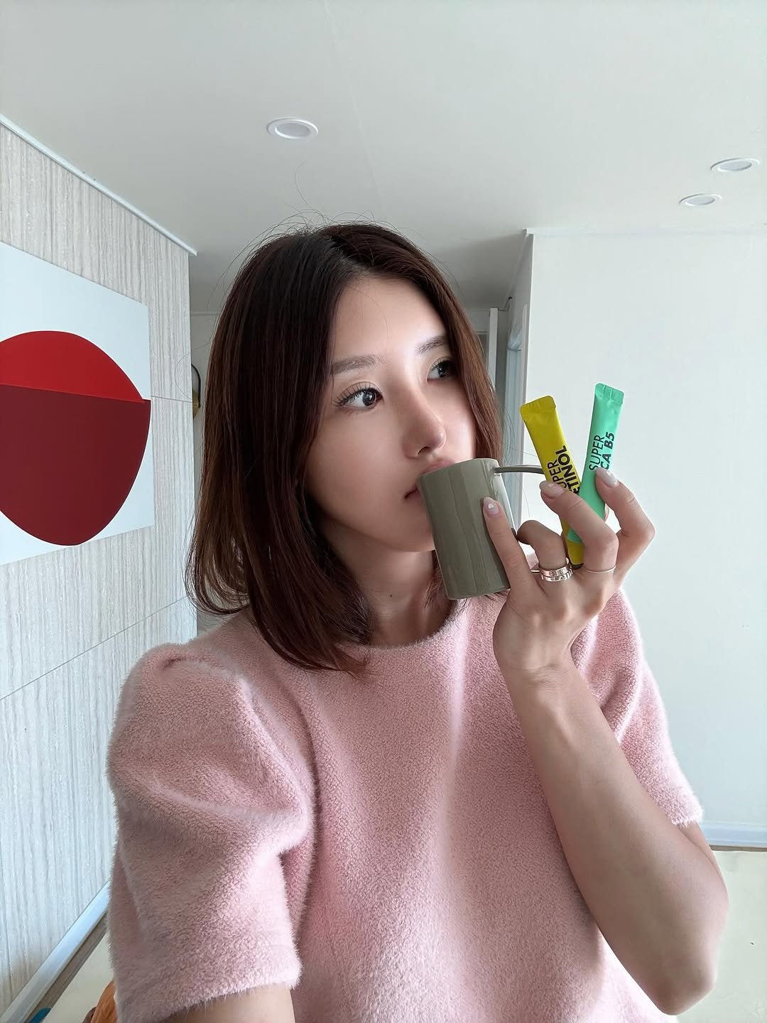 Photo shared by 라여사와 띠띠네 on September 25, 2025 tagging @vitalbeautie_official. May be an image of 1 person, hair, coffee cup, cigarette, cornflower and text.