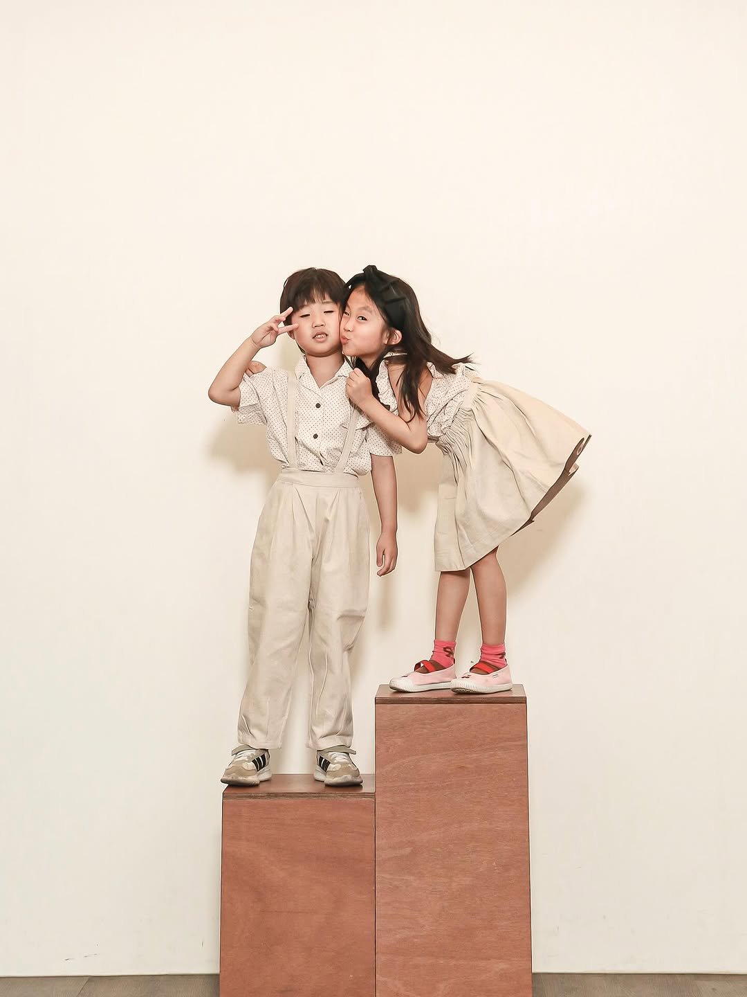 Photo shared by 라여사와 띠띠네 on April 23, 2026 tagging @burok_studio, @burok.gangseoul, and @burok.official. May be an image of child and text.