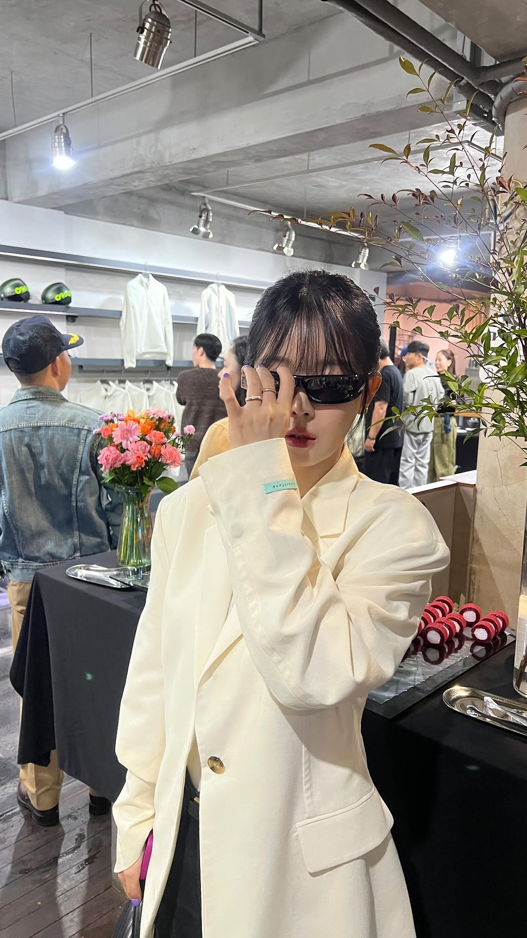 im_jaewon_one 게시물 이미지: #oakley 50주년 축하합니다🥳👏🎉🖤