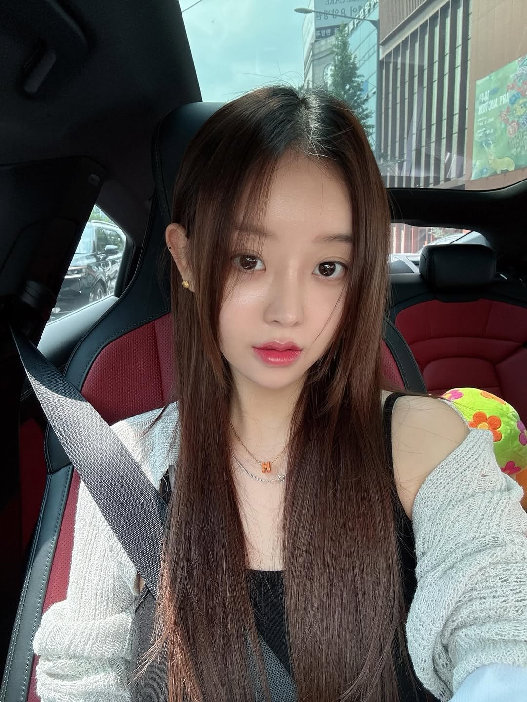 Photo shared by 임재원 on June 17, 2025 tagging @seooohyunnn, and @o.bb_official. May be an image of 1 person, hair and text.